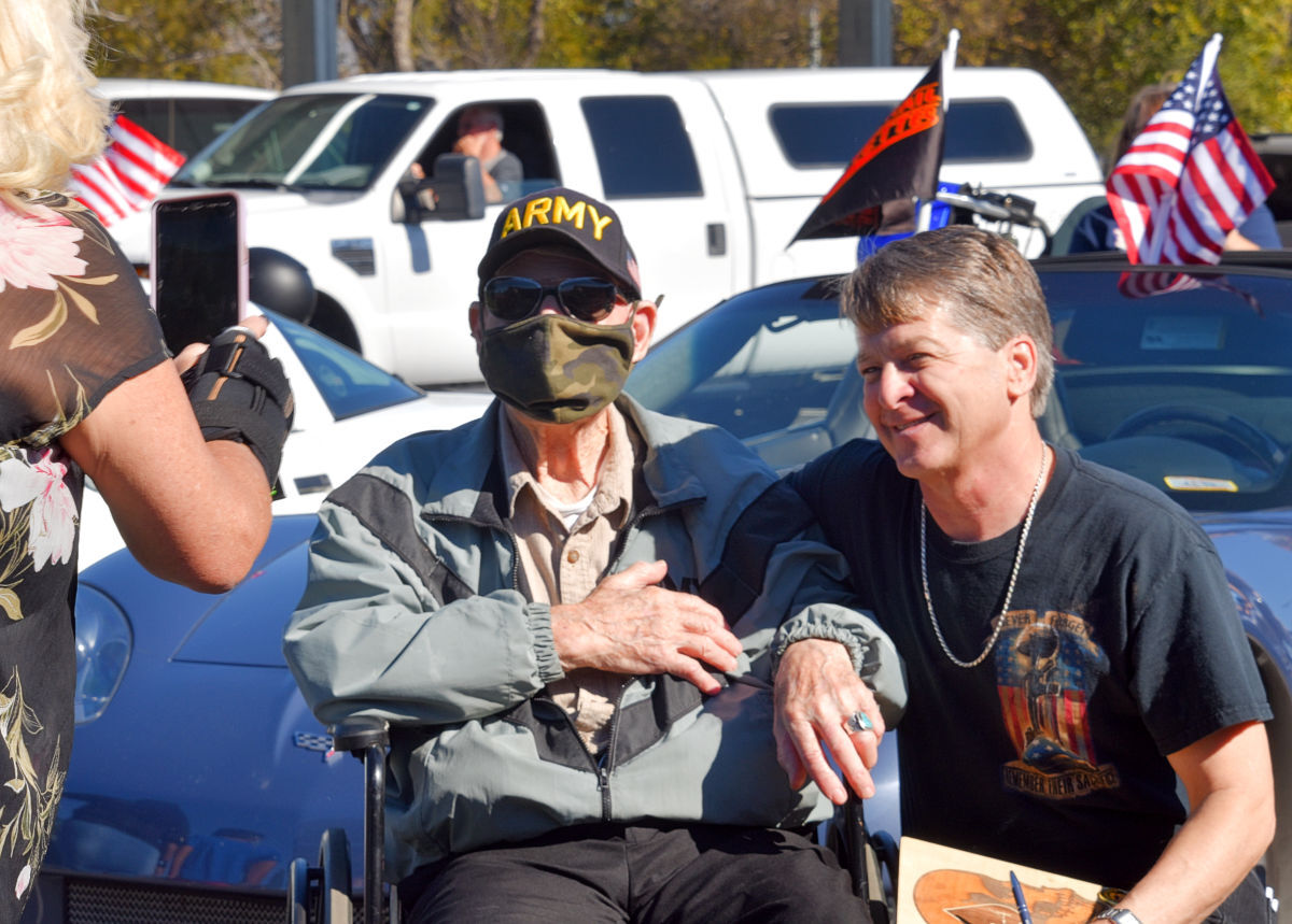 111121-smt-news-veterans-day-bbq-001